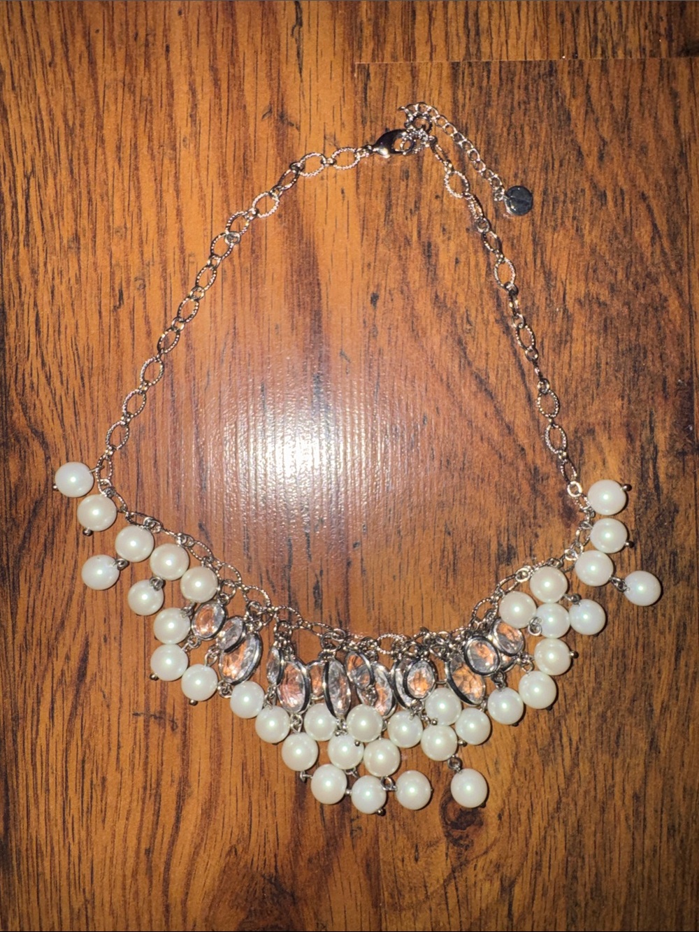 Pearl-like Drop Statement Necklace in White C1.Bk.R.2